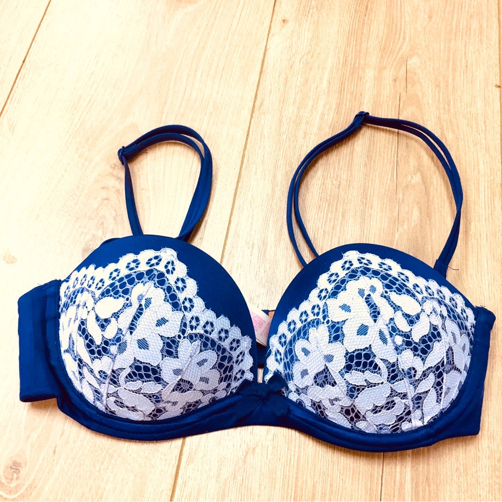 Victoria’s Secret lace bra very sexy strapless 
Blue Lace Push-Up Bra lace 32B